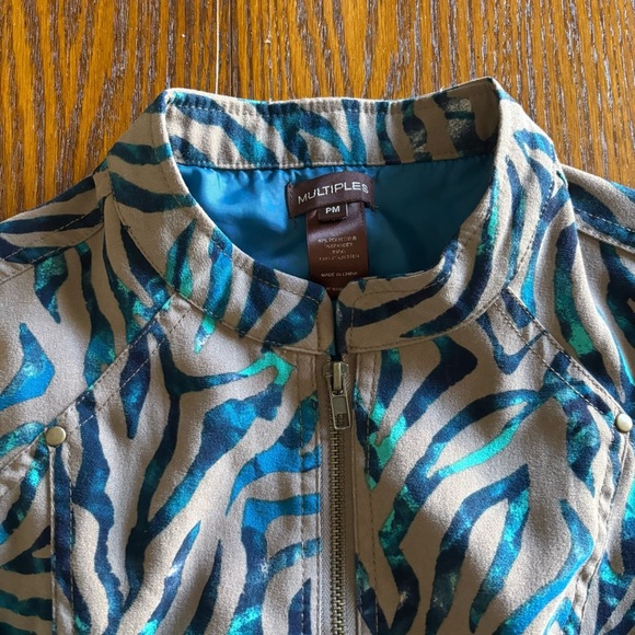 Multiples Vest Women's Size M Petite Khaki Green With Blue/turquoise Pattern - Picture 2 of 7